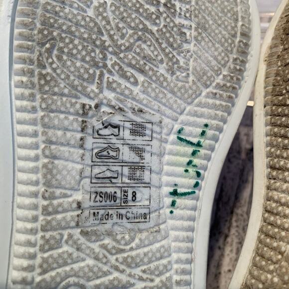 BLOWFISH MALIBU KIDS Girls Floral Mary Jane Sneakers / Size: 8 - Picture 4 of 11